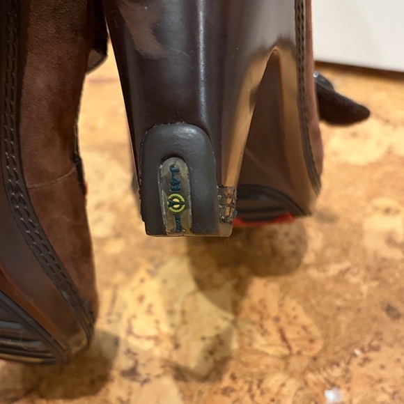 J-41 Chocolate Mary Jane Heels with Button Strap - Picture 4 of 6